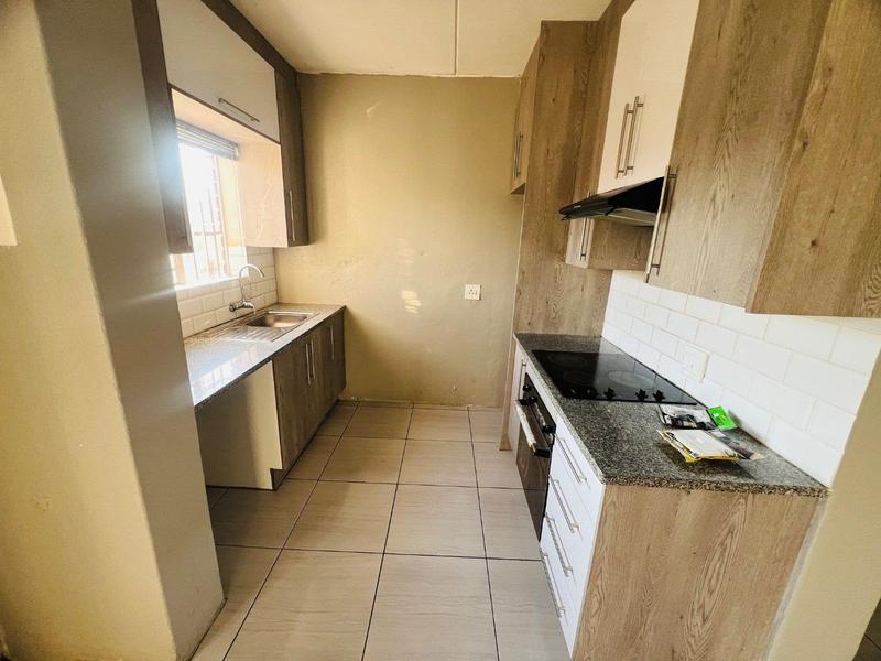 2 Bedroom Property for Sale in Van Riebeeck Park Western Cape